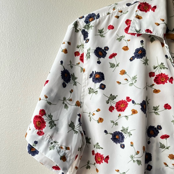 Adorable flower print TShirt Buttondown Blouse - Picture 5 of 6